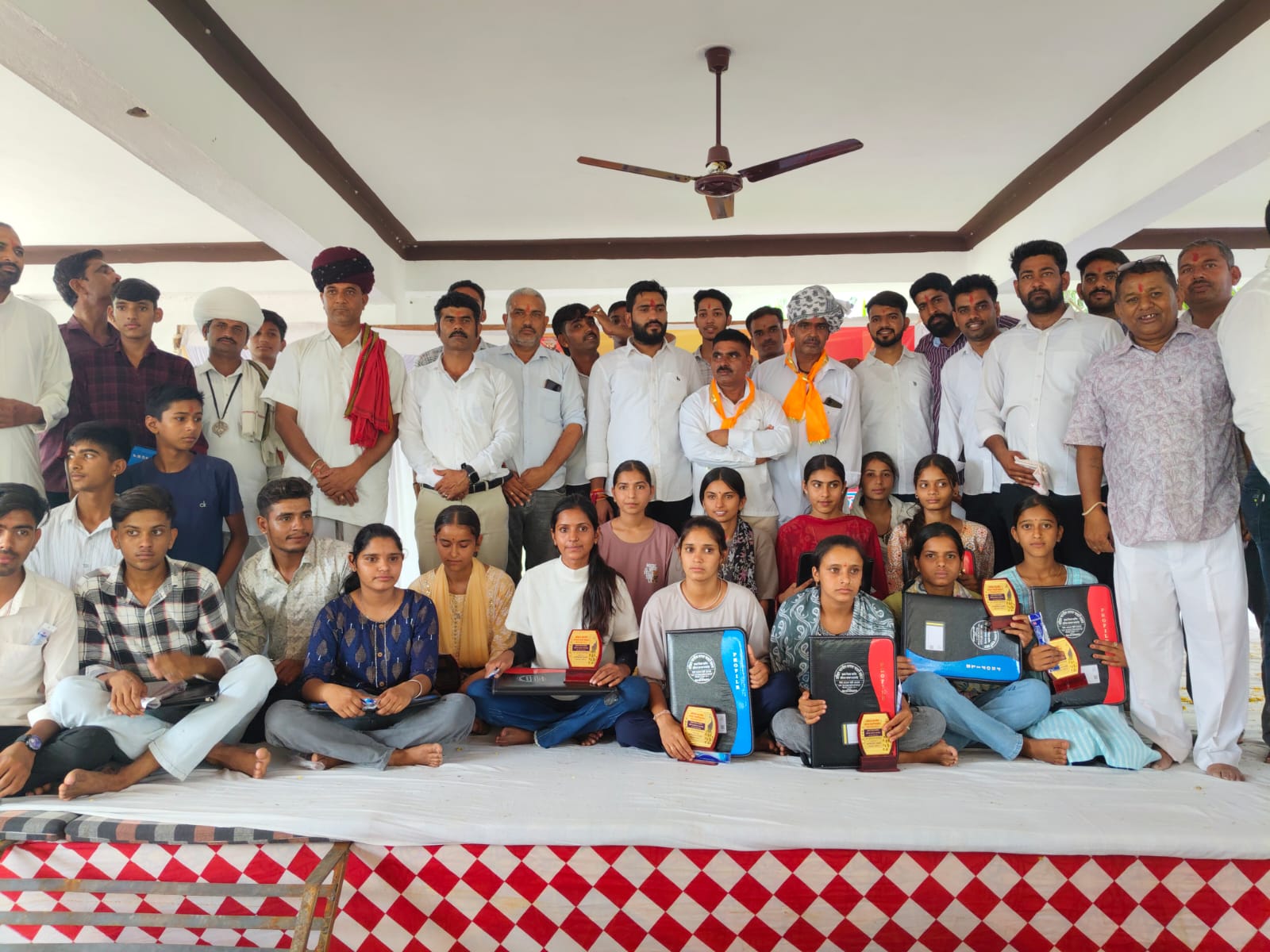 कानोड़ - गाडरी समाज का उदयपुर जिला स्तरीय प्रतिभा सम्मान समारोह में 250 प्रतिभाओं को किया सम्मानित