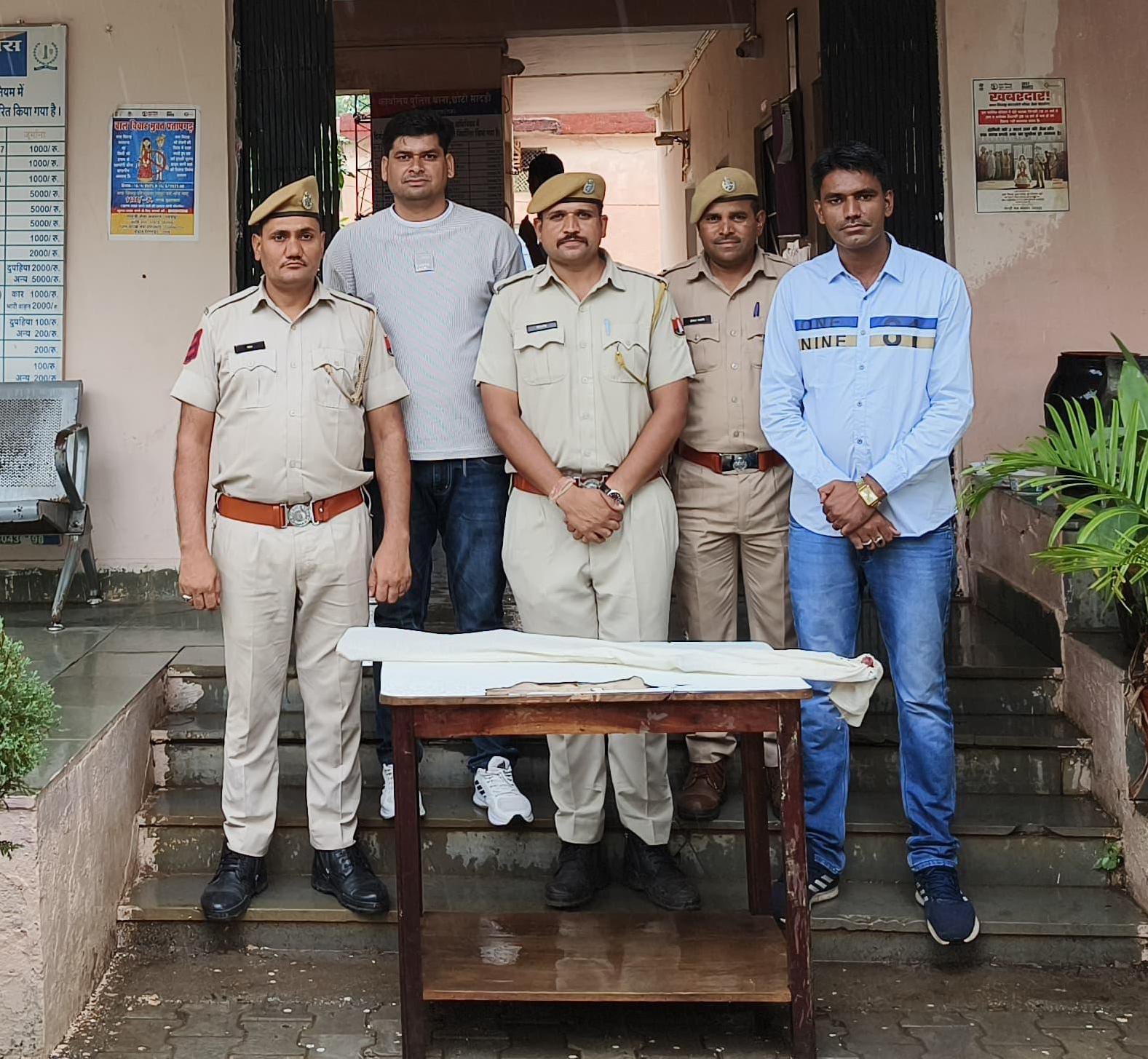 प्रतापगढ़ / छोटीसादड़ी - एक नाल टोपीदार बंदूक जब्त, आरोपी फरार
