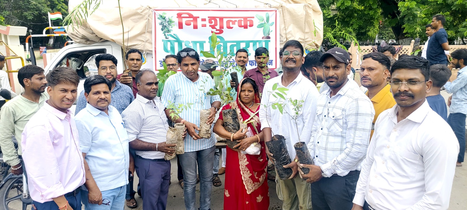 चित्तौड़गढ़ - पौधा वितरण में आमजन ने दिखाया उत्साह, पौधारोपण के लिए मची होड़