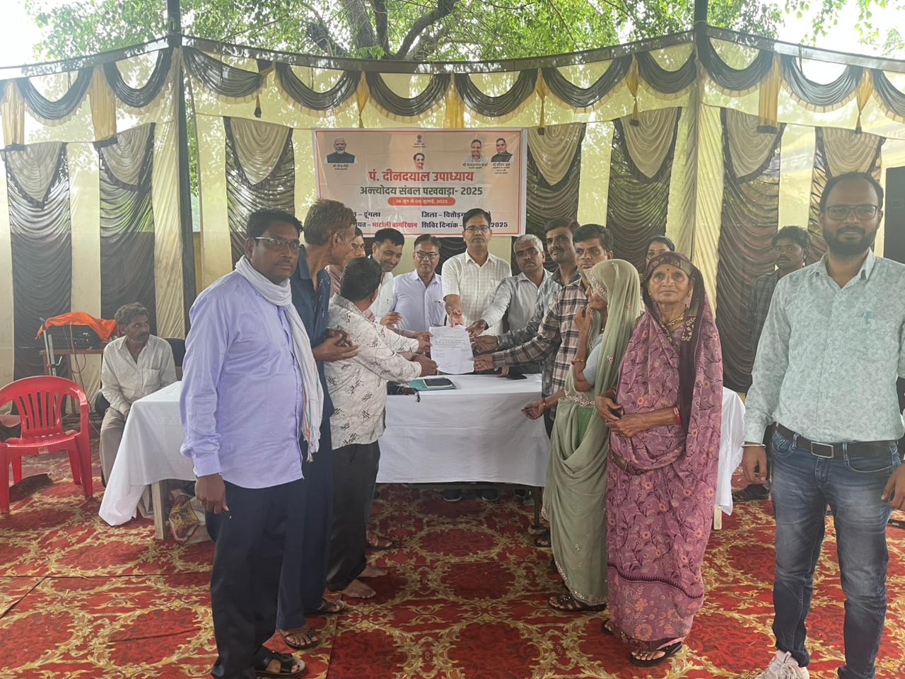 चित्तौड़गढ़ / चिकारड़ा -पंडित दीनदयाल उपाध्याय अंत्योदय संबल योजना शिविर का हुआ आयोजन