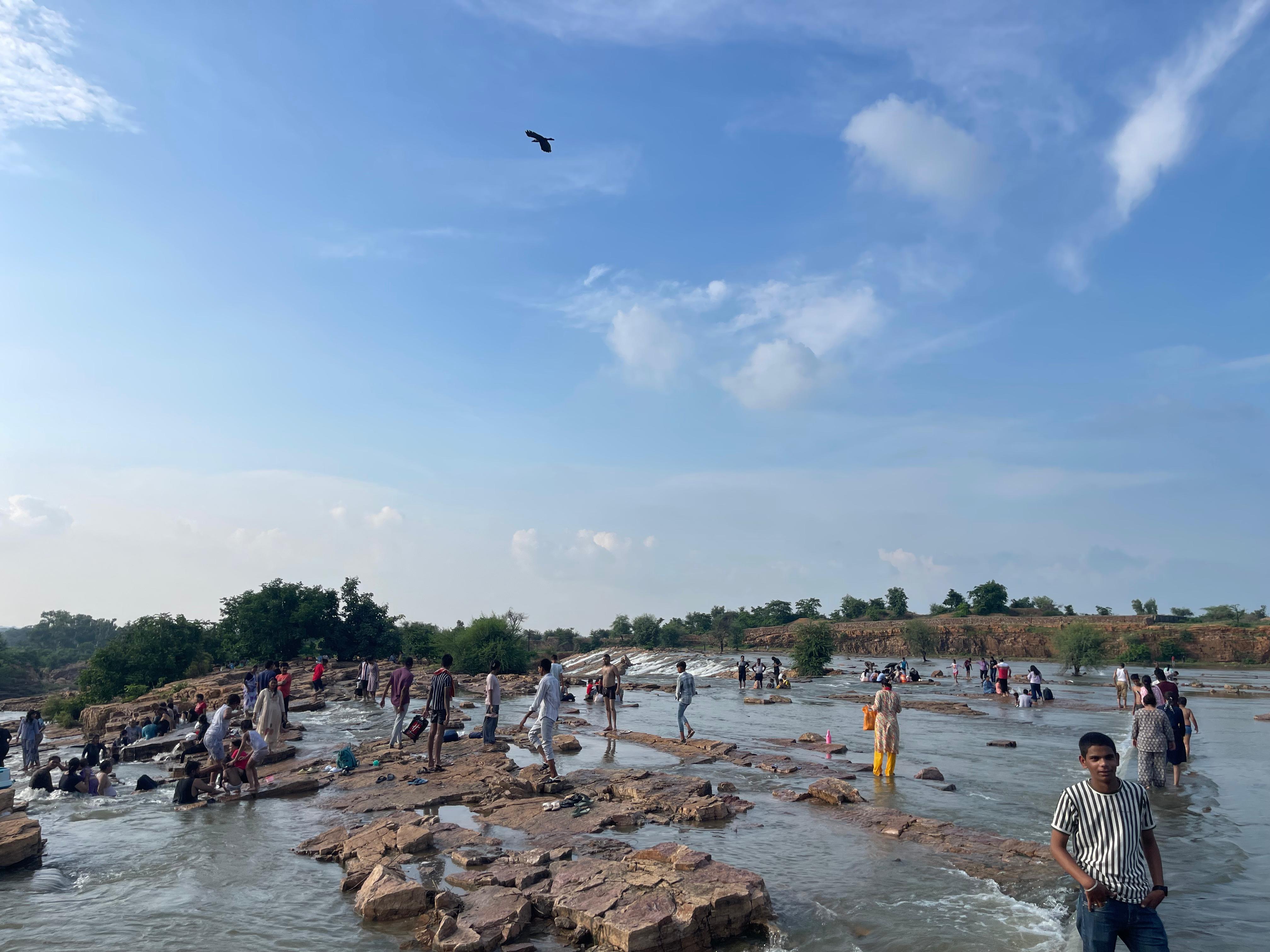 चित्तौड़गढ़ / बस्सी - टुकड़ा माता बांध पर पर्यटकों एवं श्रद्धालुओं की धूम
