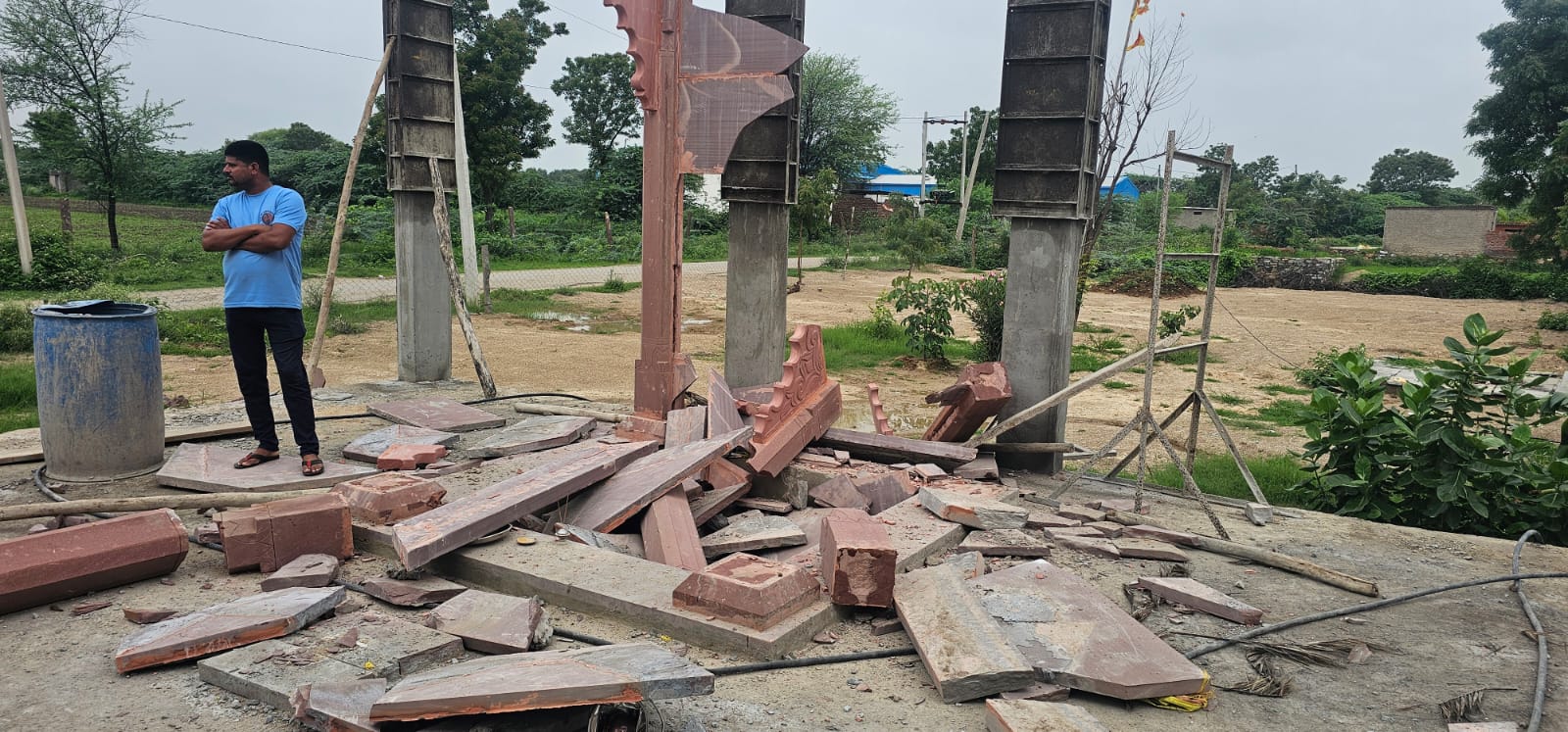 चित्तौड़गढ़ / डूंगला - डूंगला में शिव मंदिर तोड़े जाने पर ग्रामीणों में आक्रोश, कस्बा बंद, भारी पुलिस बल तैनात