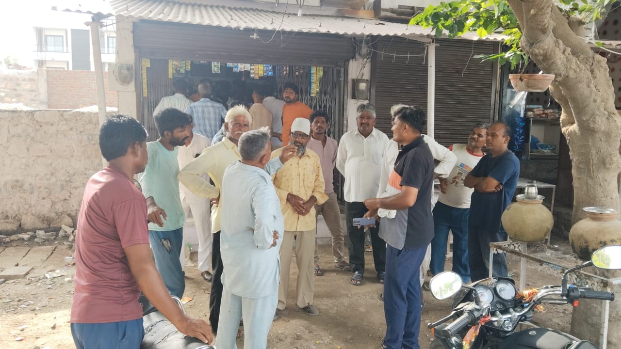 पाली/ एक रात में तीन दुकानों के तोड़े ताले,सीसीटीवी में नजर आए चोर