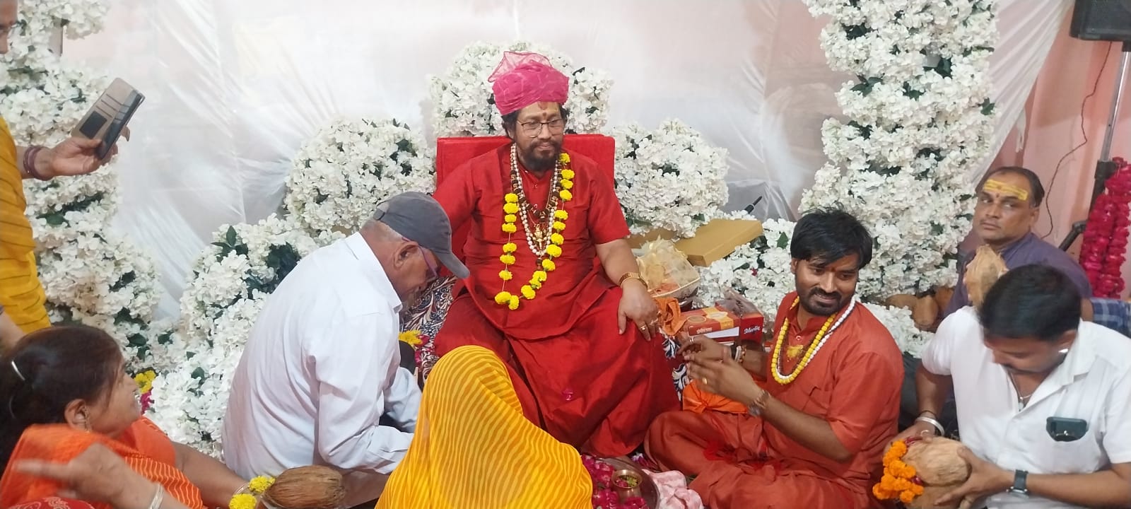 चित्तौड़गढ़ - उमड़ा गुरु के प्रति श्रद्धा का ज्वार, पूजा कर लिया आशीर्वाद