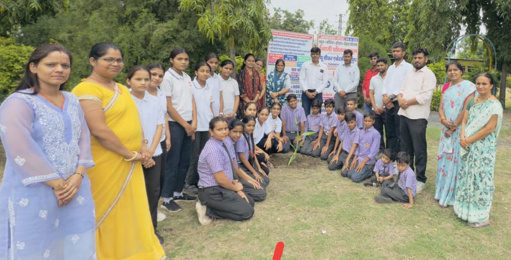 चित्तौड़गढ़ - गुरु पूर्णिमा पर पौधारोपण कर किया गुरुजनों का सम्मान
