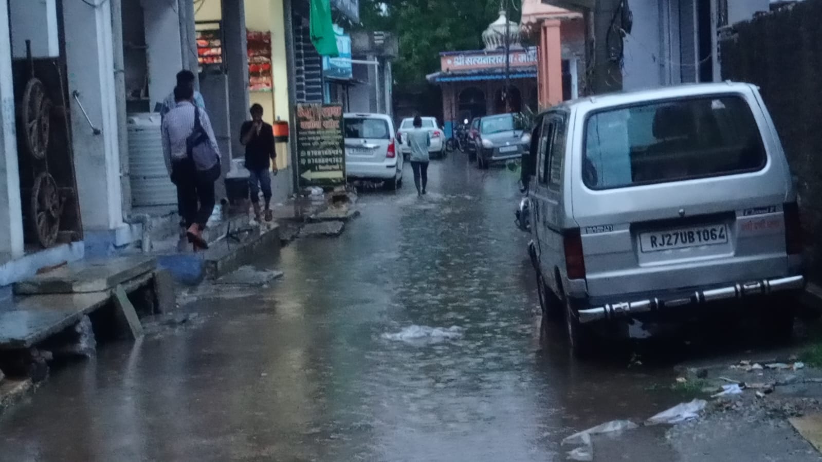 चित्तौड़गढ़ / चिकारड़ा - जमकर बरसे मेघ, बारिश ने गली मोहल्ले किए जल मग्न