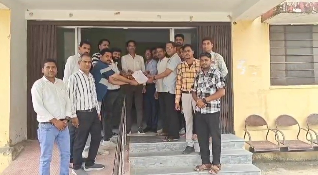 चित्तौड़गढ़ / डूंगला - बार एसोसिएशन ने असामाजिक तत्वों के खिलाफ राष्ट्रपति के नाम दिया ज्ञापन