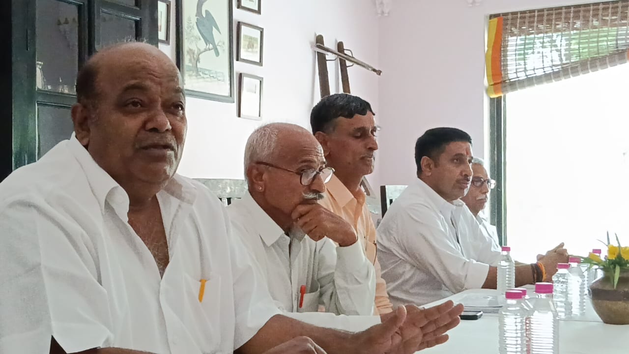 चित्तौड़गढ़ - दुर्ग पर अवैध अतिक्रमण व मानपुरा ब्लास्टिंग पर साधी चुप्पी, बिरला पर साधा निशाना