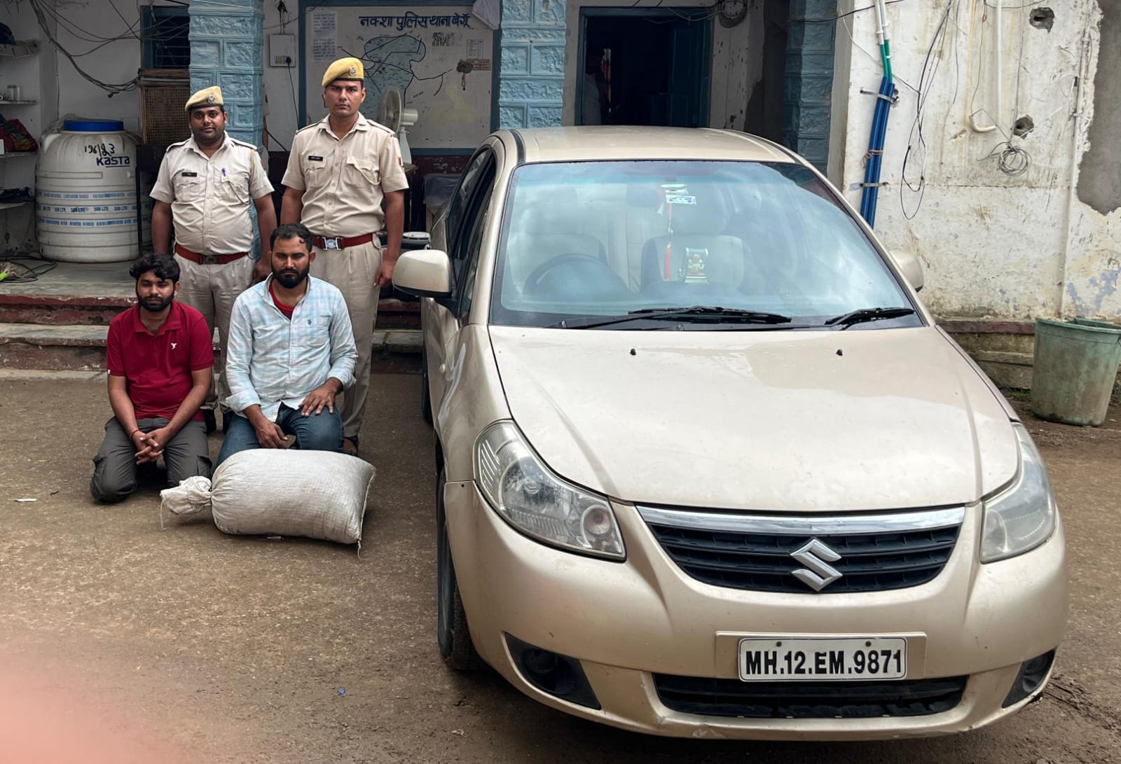 चित्तौड़गढ़ /बेंगू -8.560 किलो डोडा;चूरा परिवहन करते हुए दो आरोपी गिरफ्तार, कार जब्त