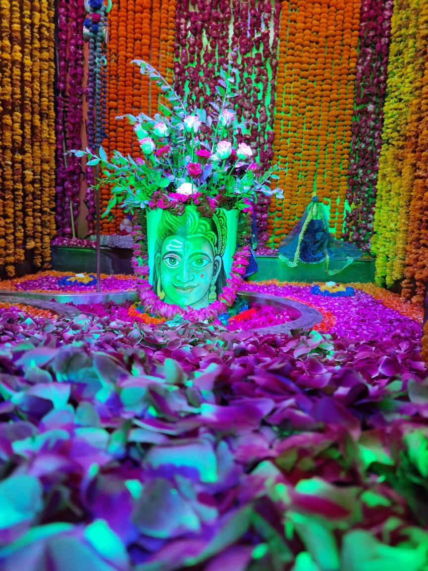  चित्तौड़गढ़/निम्बाहेड़ा - सावन के प्रथम सोमवार पर हर-हर महादेव की गूंजः प्राचीनतम ढाबेश्वर महादेव मंदिर में अर्धनारेश्वर स्वरूप में हुआ विशेष श्रृंगार, हुई भव्य आरती