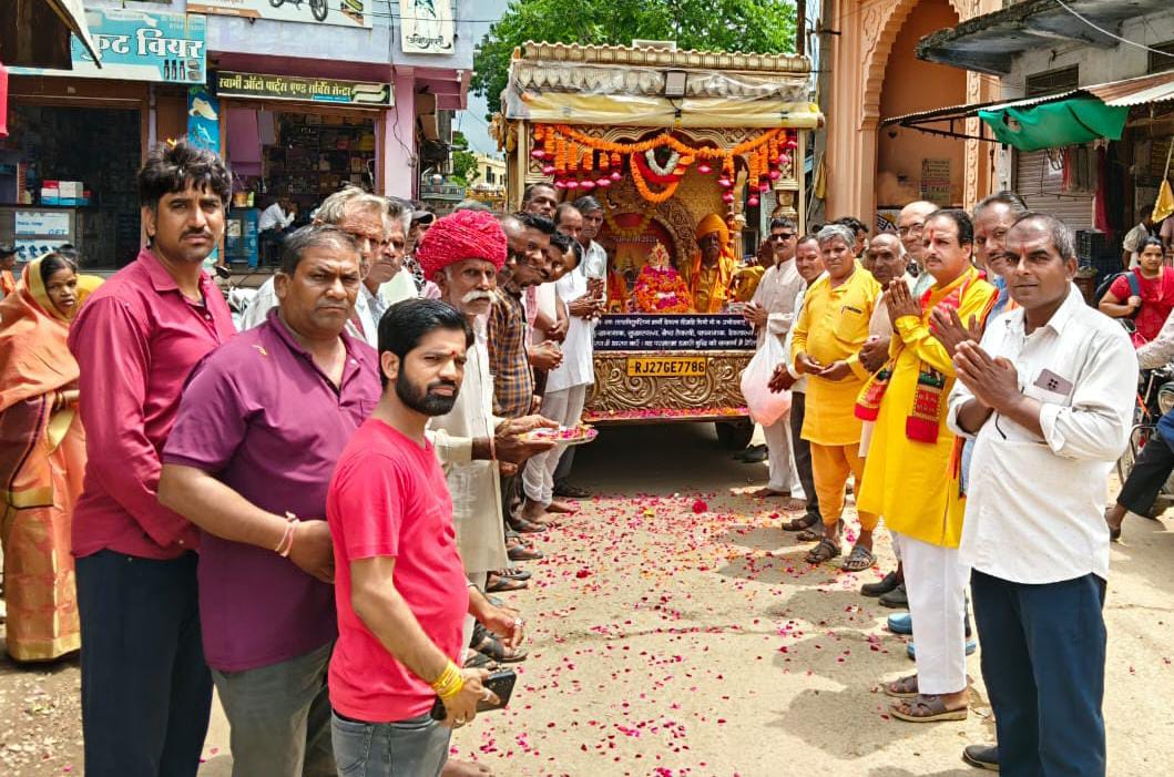 चित्तौड़गढ़/ कनेरा - ज्योति कलश यात्रा का कनेरा घाटा क्षेत्र पहुंचने पर ग्रामीणों ने किया स्वागत