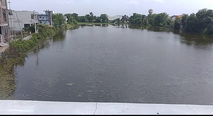 चित्तौड़गढ़ - सेन्थी क्षेत्र में जलभराव से परेशानी, बस्ती के मकान डूबने की कगार पर