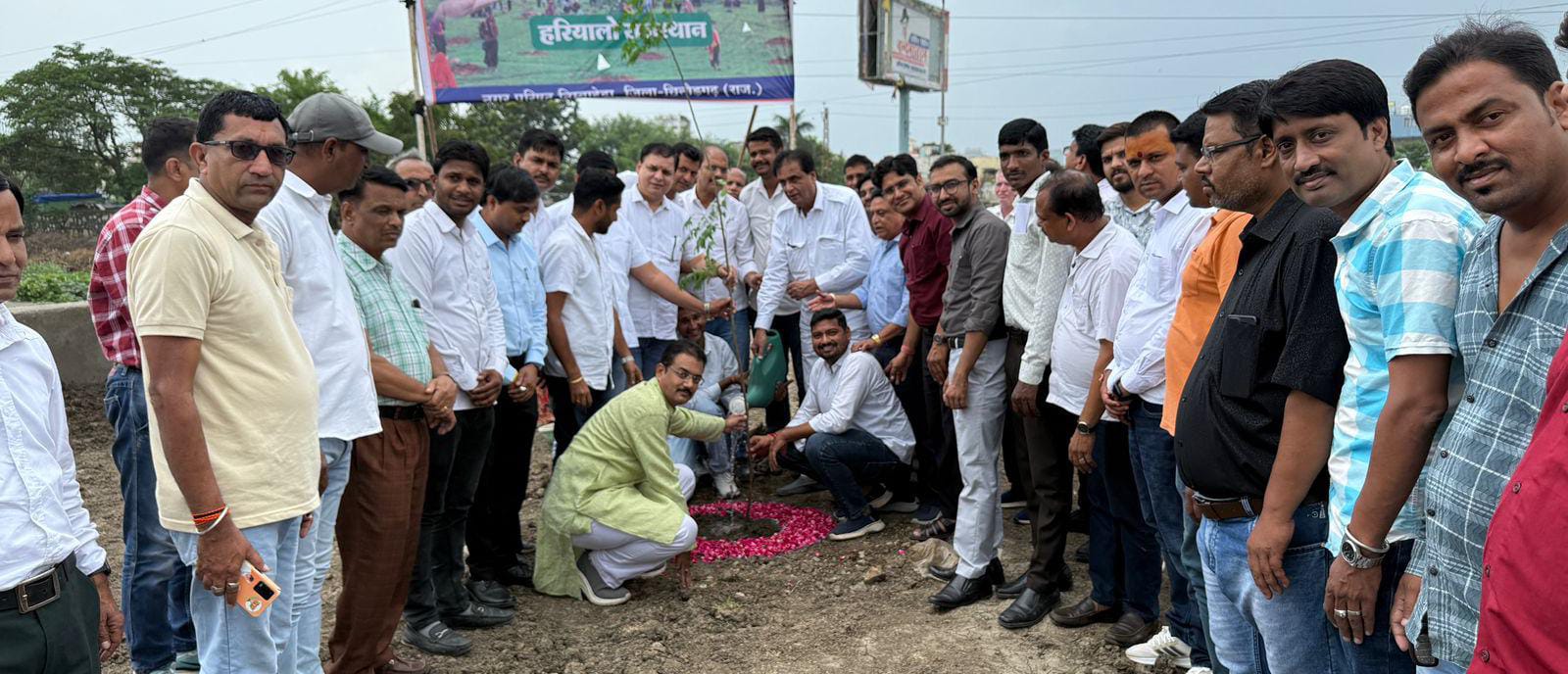 चित्तौड़गढ़ / निंबाहेड़ा  - एक पेड़ मां के नाम अभियान में विधायक कृपलानी ने किया पौधरोपण