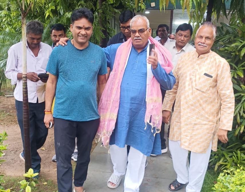 चित्तौड़गढ़ - शिक्षा और पंचायतीराज से जुड़े मुद्दों को लेकर विधायक आक्या ने मंत्री मदन दिलावर से की मुलाकात, समाधान का मिला आश्वासन