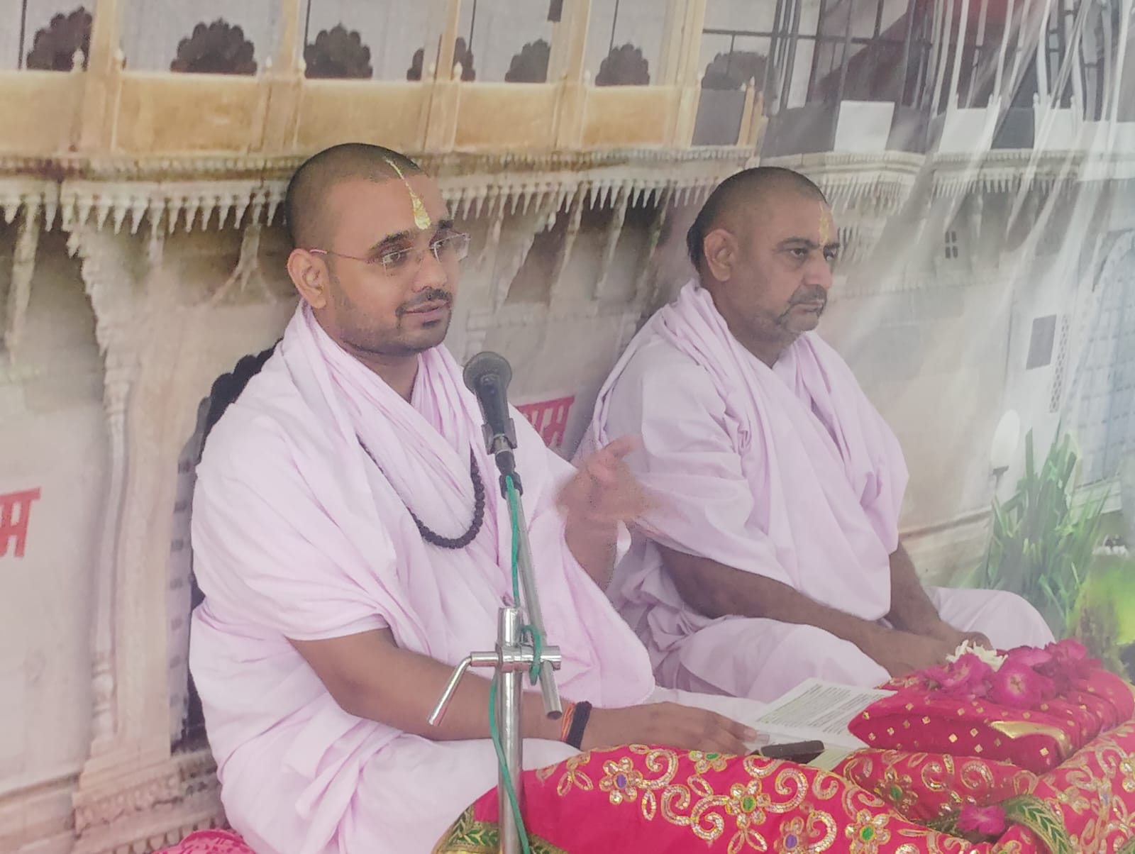 चित्तौड़गढ़   -  भक्ति का रंग जब चढ़ता है तो व्यक्ति अपने हर कार्य को भगवान को समर्पित कर देता है - संत दिग्विजय राम 