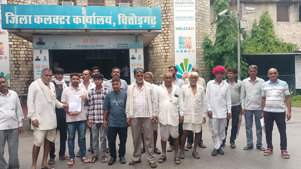 चित्तौड़गढ़  - चरनोट भूमि को भूमाफिया से मुक्त रखने की मांग, अमरपुरा वासियों ने सौंपा ज्ञापन