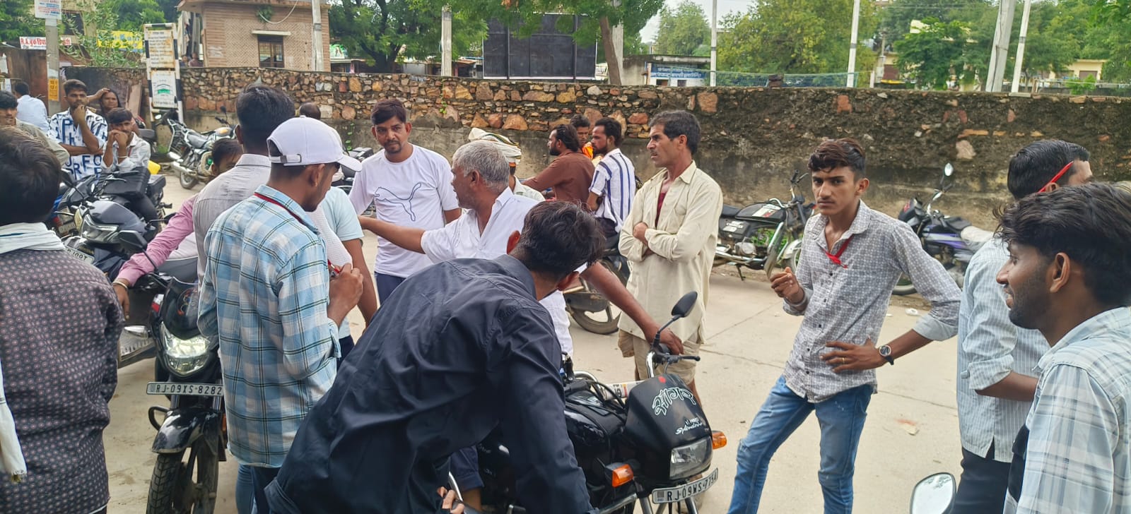 चित्तौड़गढ़ /  बस्सी  -  स्मार्ट मीटरों को लेकर उपभोक्ताओं में गहराया अविश्वास, जगह-जगह विरोध, कर्मचारियों से झड़पें