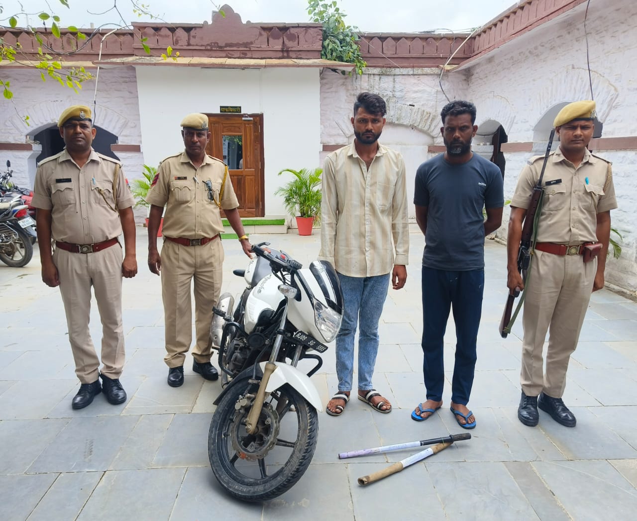 चित्तौड़गढ़ /  निंबाहेड़ा  - घर में घुसकर महिलाओ के साथ मारपीट करने के मामले में दो आरोपी गिरफ्तार