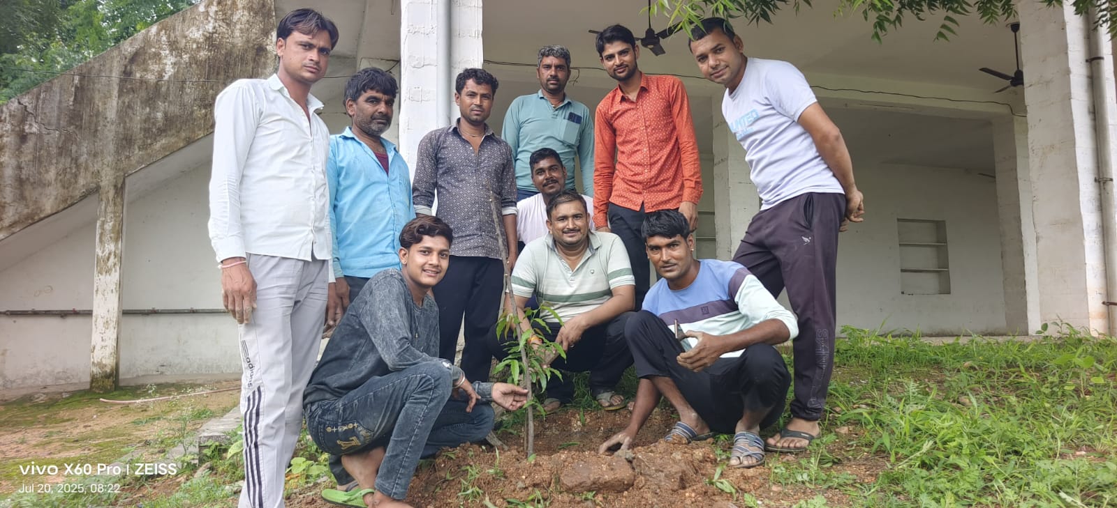 चित्तौड़गढ़। /  बेंगू  - धरणीधर वाटिका में युवाओं ने किया पौधरोपण, देखभाल का लिया संकल्प 