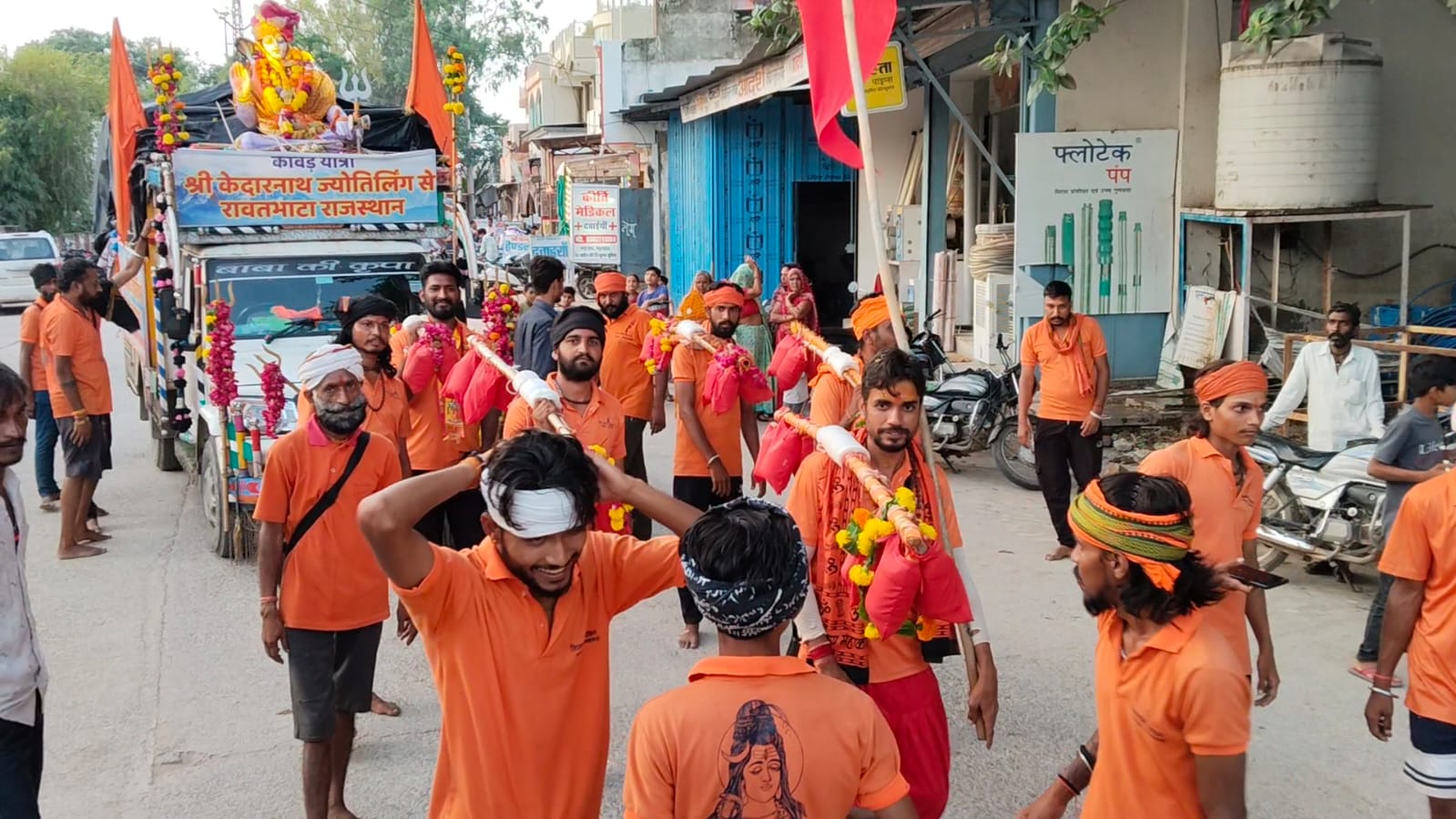 चित्तौड़गढ़ / बेंगू -  केदारनाथ ज्योतिर्लिंग से आई कावड़ यात्रा का किया स्वागत