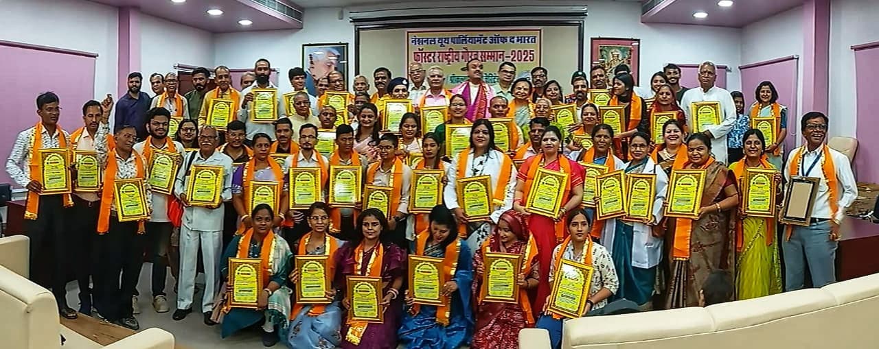 चित्तौड़गढ़ / डूंगला -  उदयपुर में राष्ट्रीय गौरव रत्न सम्मान से डूंगला के पर्यावरण प्रेमी को नवाजा   