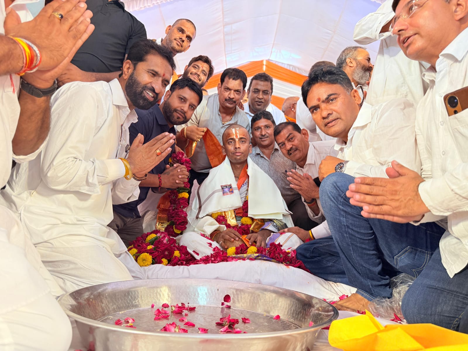 चित्तौड़गढ़ - सांवलियाधाम आश्रम में महंताई विधि व चरण पादुका स्थापना समारोह, कई जनप्रतिनिधि हुए शामिल