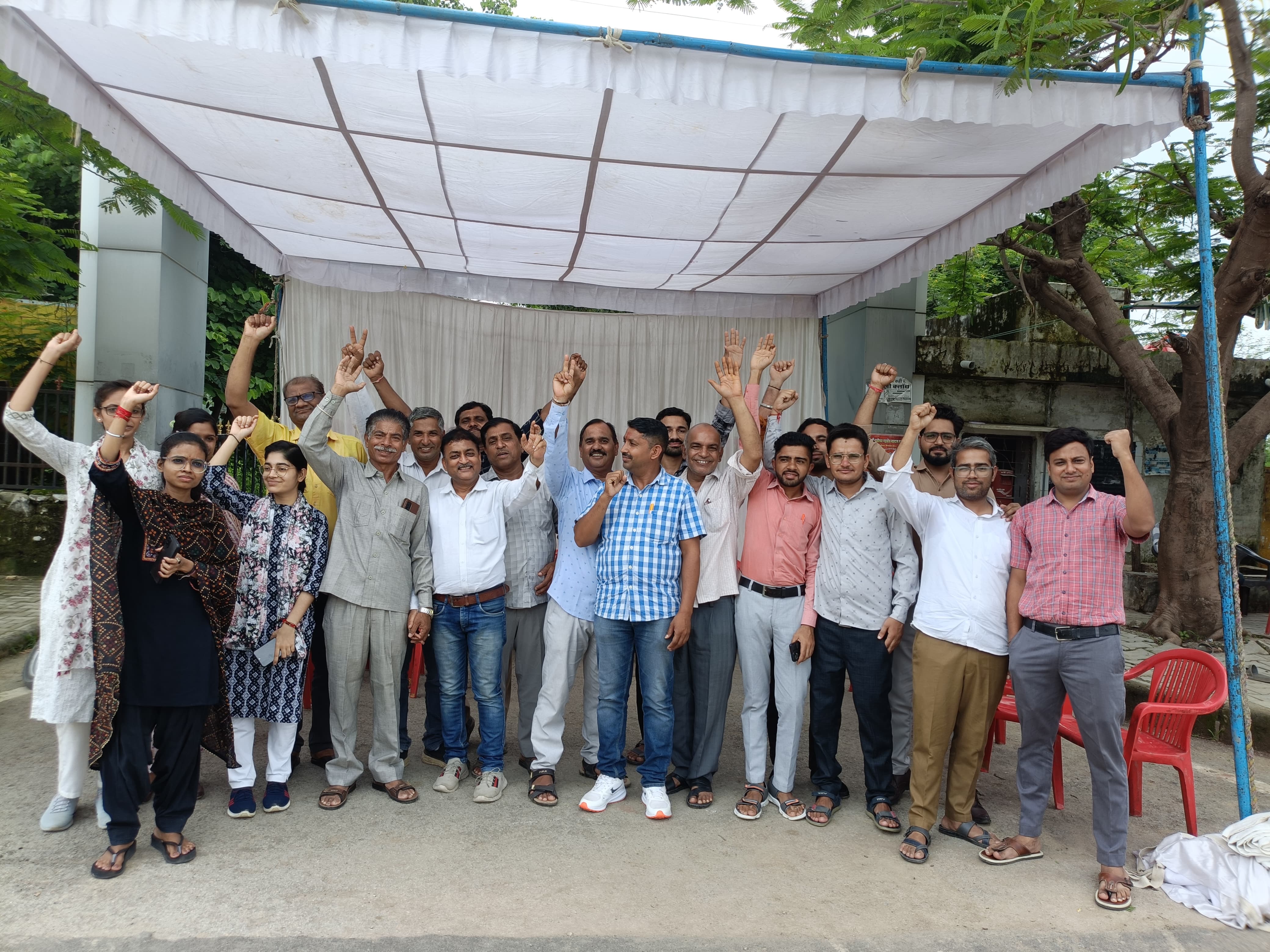  चित्तौड़गढ़ / निंबाहेड़ा   -  राजस्थान न्यायिक कर्मचारी संघ की हड़ताल: केडर पुनर्गठन की मांग पर निंबाहेड़ा में कर्मचारियों ने किया न्याय कार्य का बहिष्कार