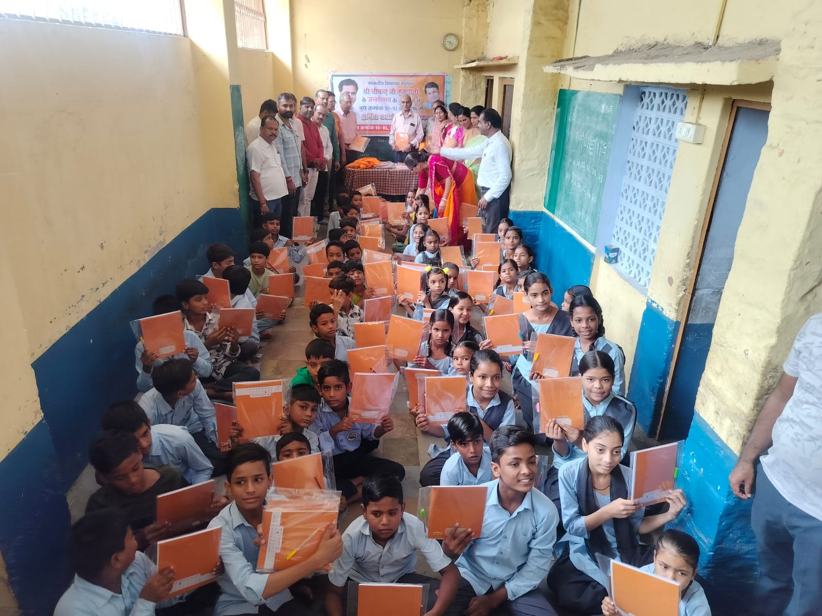 चित्तौड़गढ़ / निंबाहेड़ा  - विधायक के जन्मदिन कार्यक्रमों की श्रृंखला में विद्यालय में पाठ्य सामग्री की वितरण 