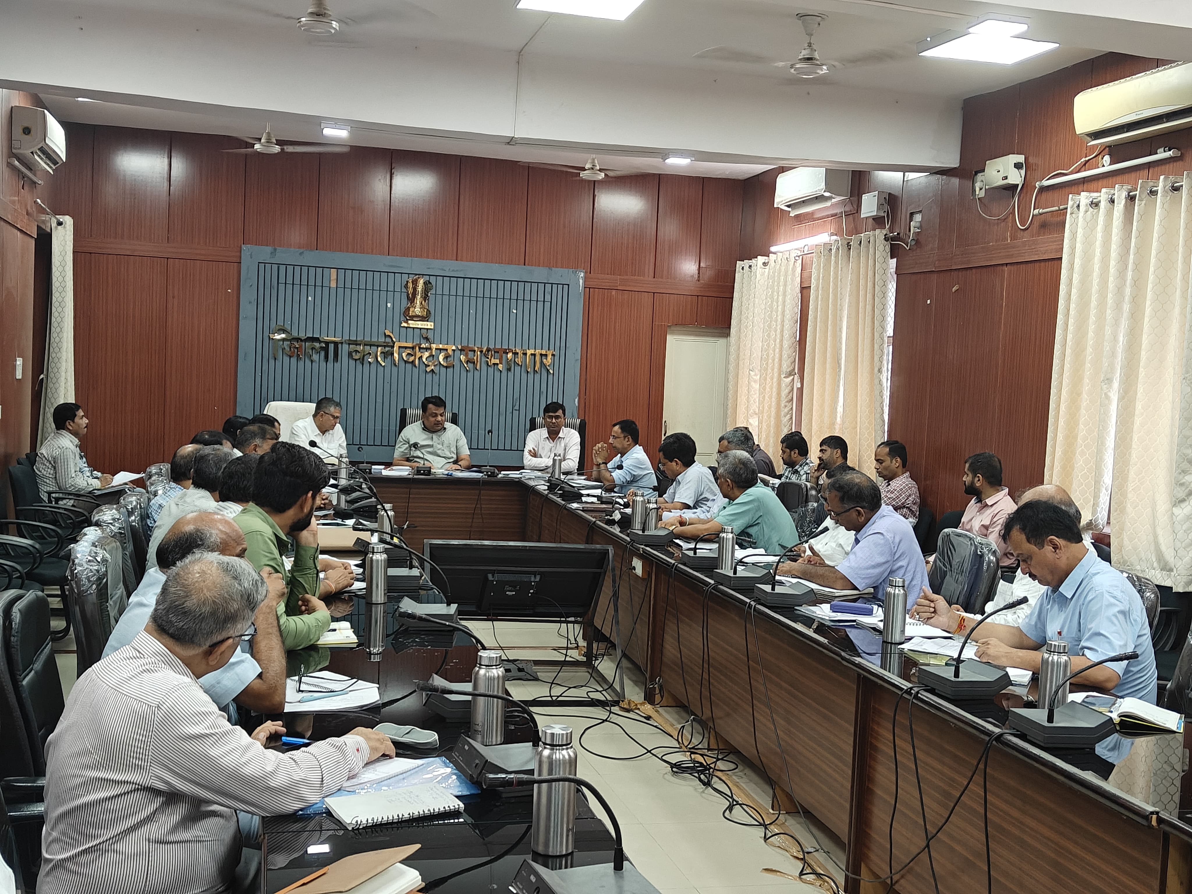 पाली/ जलभराव वाले क्षेत्रों से पानी निकासी के लिए त्वरित कार्रवाई के निर्देश