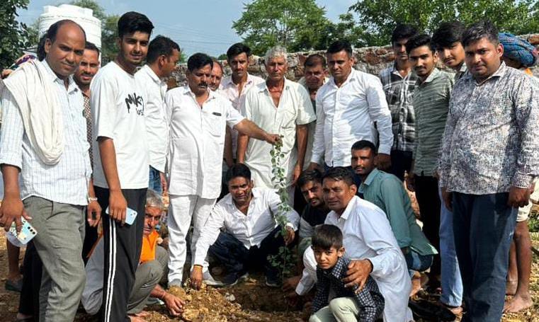  चित्तौड़गढ़ - विधायक आक्या ने 25 लाख की लागत से बने सामुदायिक भवन का किया लोकार्पण