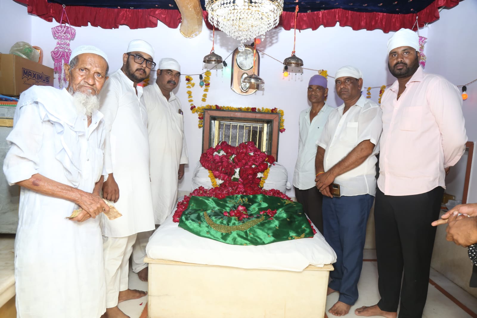 चित्तौड़गढ़ / कपासन -  दीवाने शाह की कुटिया पर अलम झंडा चढ़ाने की रस्म निभाई 