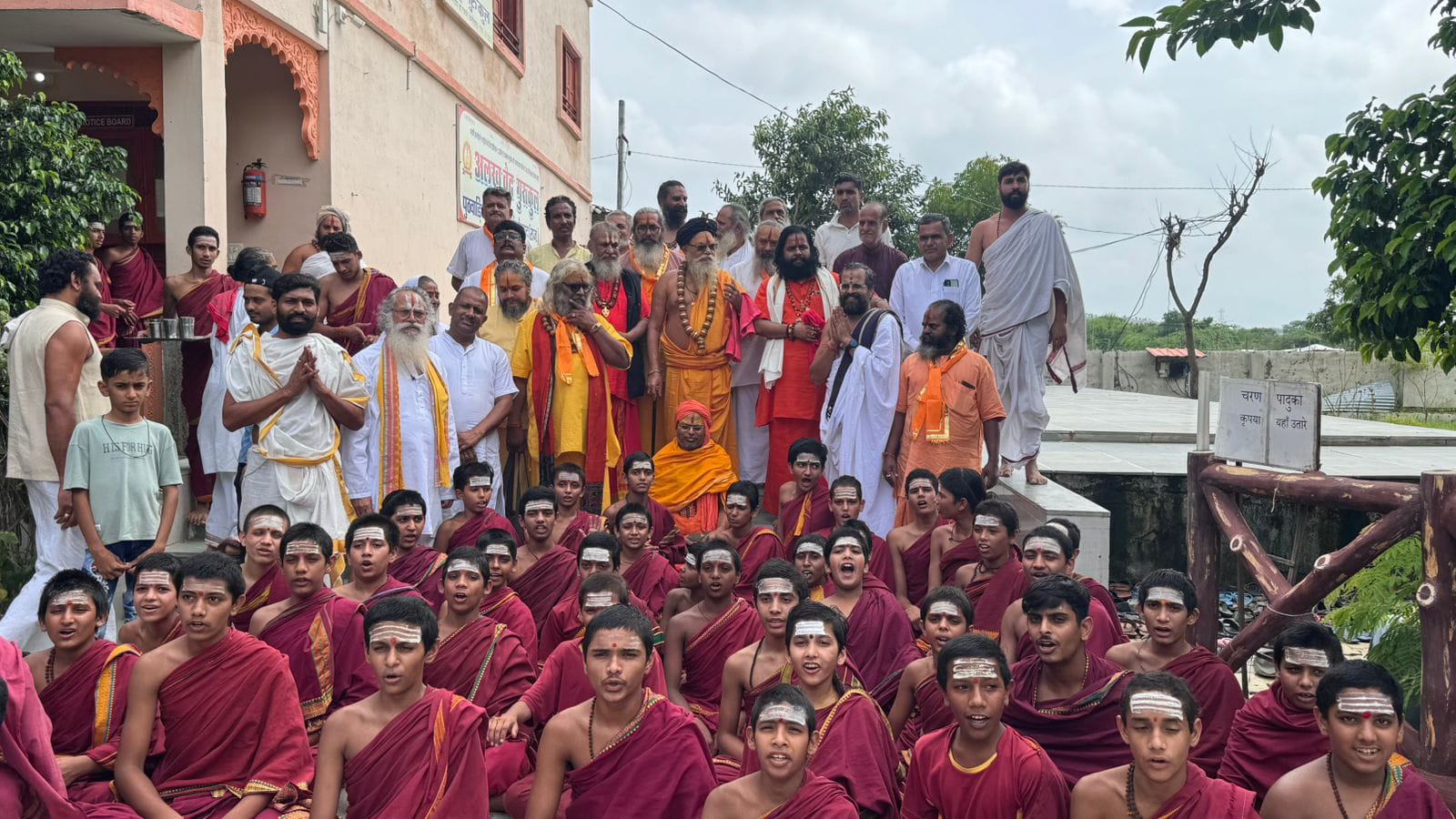  चित्तौड़गढ़ / राशमी - पीठाधीश्वर संतों का गुरुकुल में किया स्वागत 
