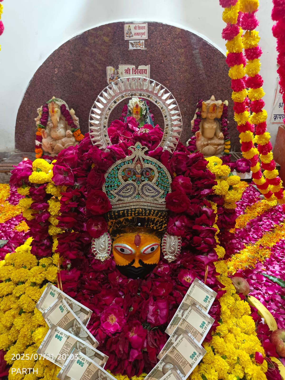 चित्तौड़गढ़ - सर्वेश्वर महादेव का खाटू श्याम जी के रुप में किया आकर्षक श्रृंगार