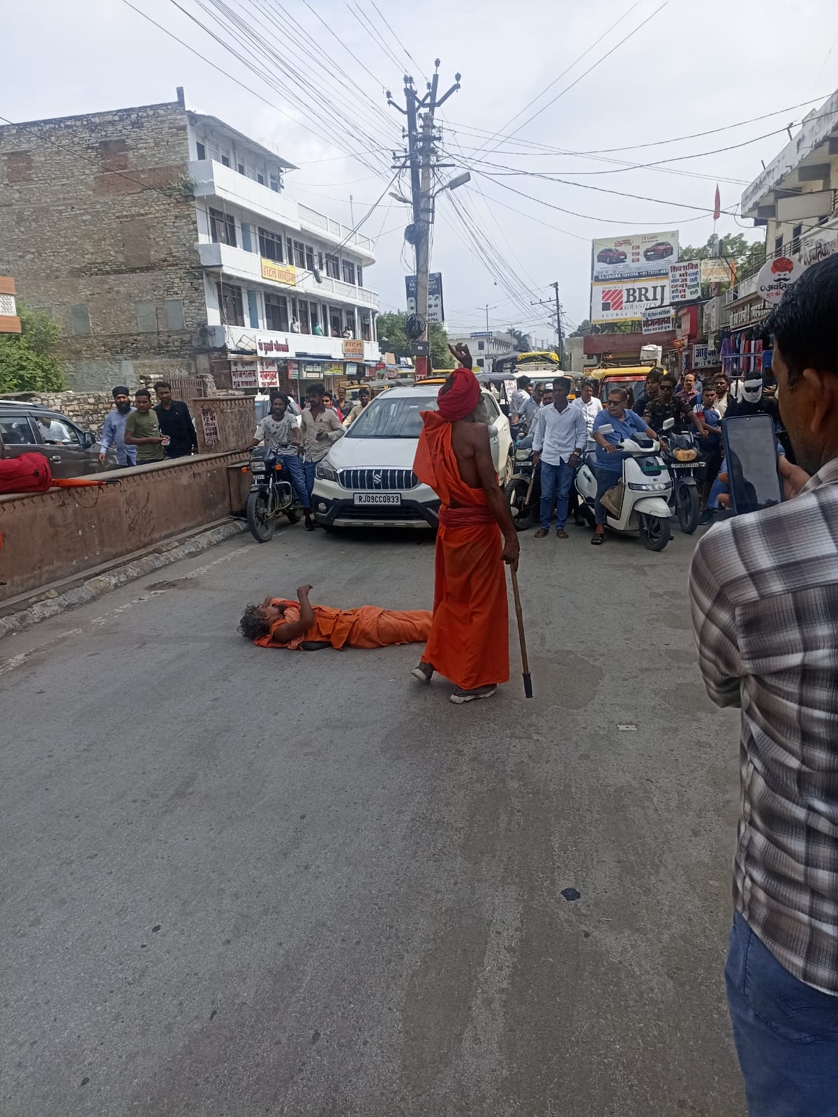 चित्तौड़गढ़ - साधुओं के आपसी झगड़े में लग गया जाम, एक को करवाया भर्ती