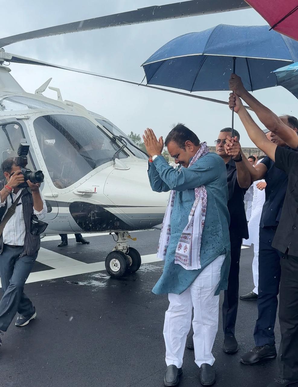  चित्तौड़गढ़ /  निंबाहेड़ा -  मुख्यमंत्री पहुंचे निंबाहेड़ा भाजपा पद अधिकारियों ने किया स्वागत