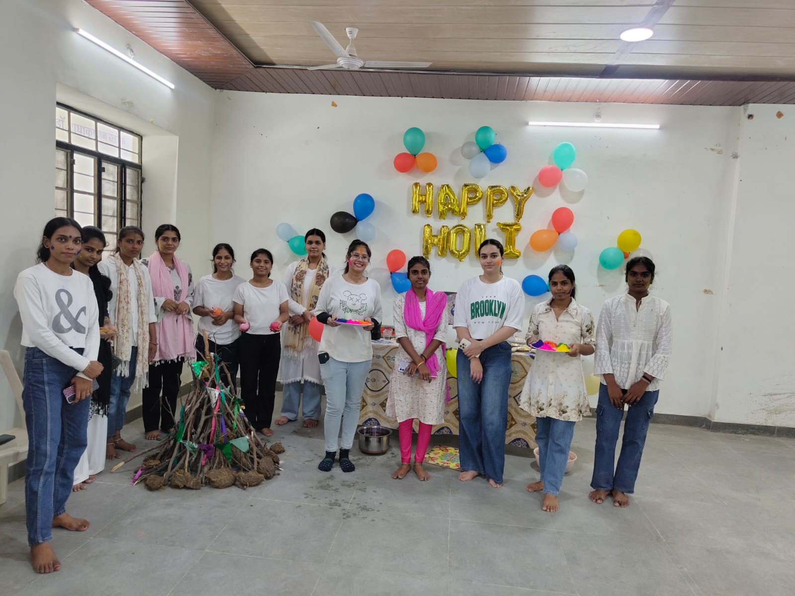 चित्तौड़गढ़ - राजकीय कन्या महाविद्यालय में होली उत्सव का आयोजन परंपरा और रंगों का अद्भुत संगम