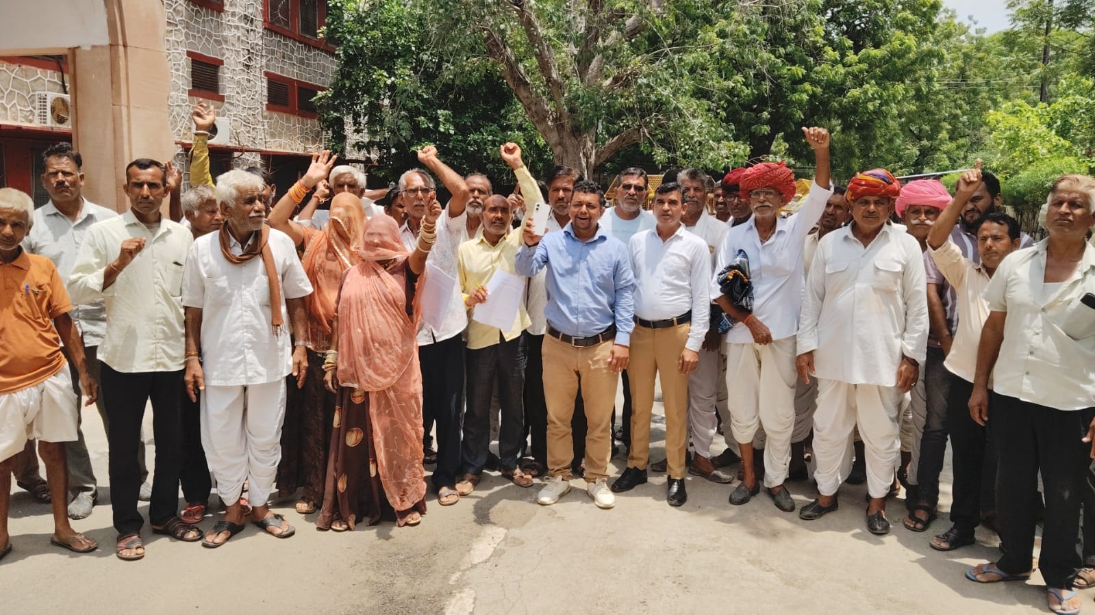 पाली/ रपट और पुलिया टूटने से दो गांवों का संपर्क टूटा