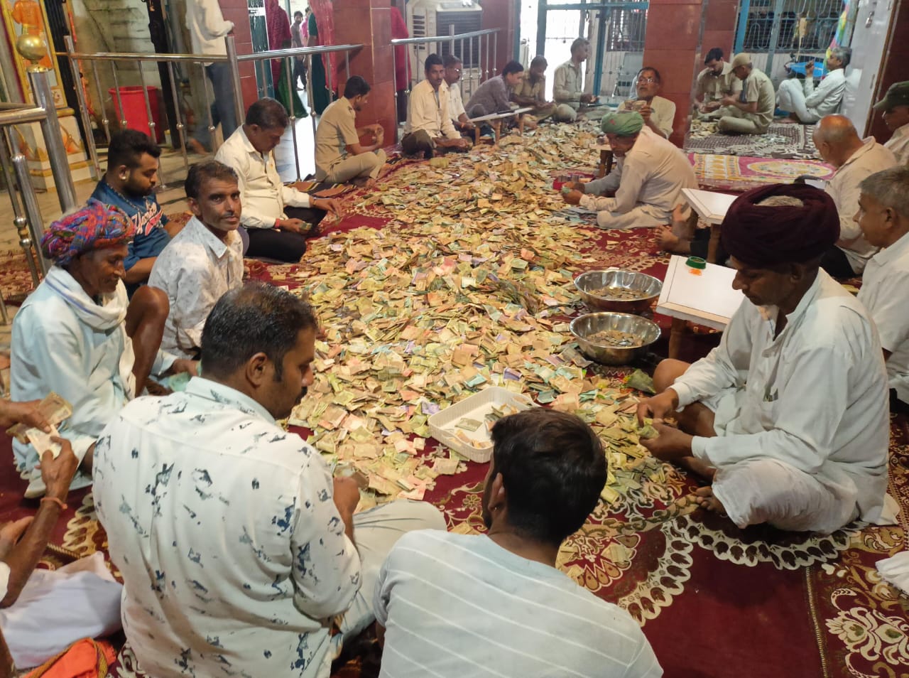 चित्तौड़गढ़ / कपासन - शनि महाराज आली का मासिक भंडार खोला, 21 लाख से अधिक की राशि निकली