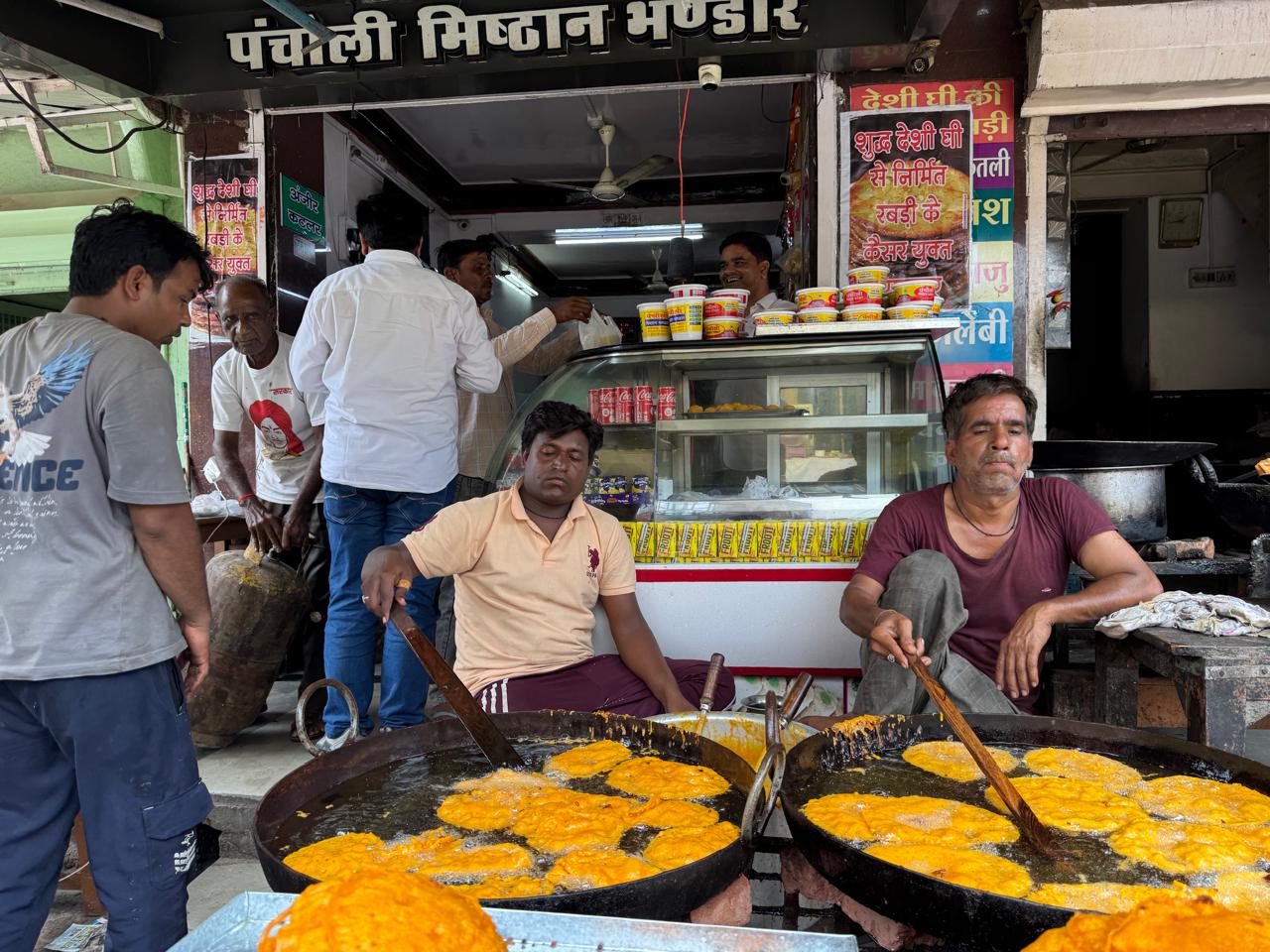 चित्तौड़गढ़ / निंबाहेड़ा - हरियाली अमावस्या पर निम्बाहेड़ा में मालपुओं की धूम, धार्मिक स्थलों पर उमड़ी भीड़