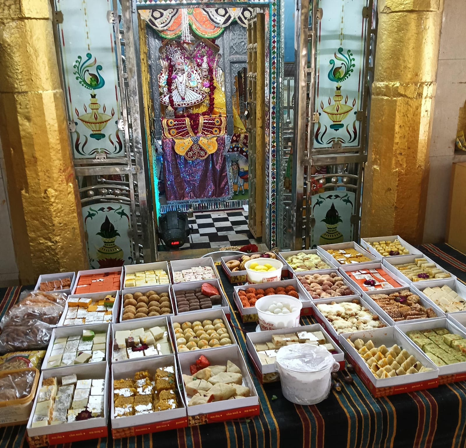  चित्तौड़गढ़ / कपासन -  भगवान रणछोड़ राय को छप्पन भोग लगाया