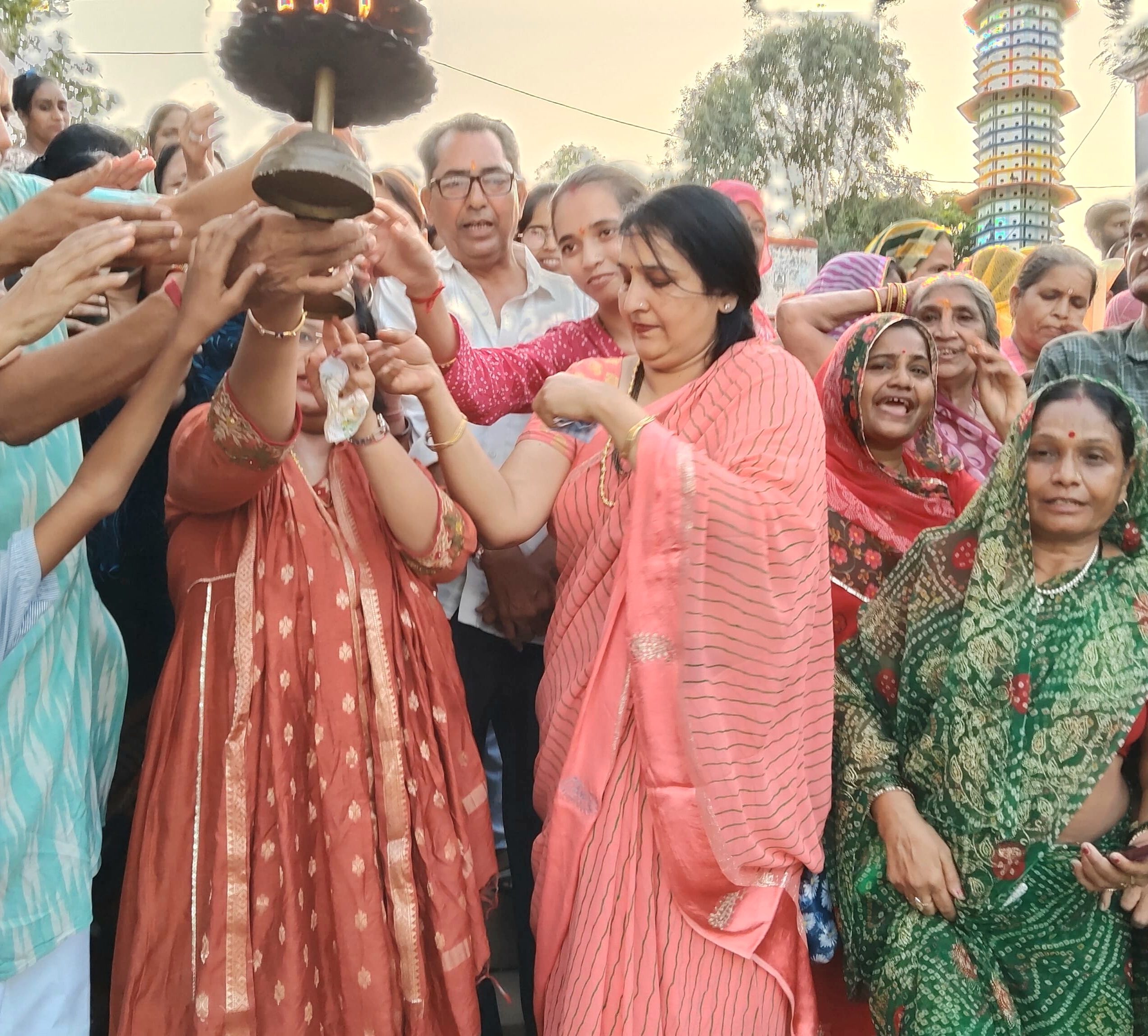 पाली/ लाखोटिया सरोवर के गऊघाट पर भव्य महाआरती का हुआ आयोजन