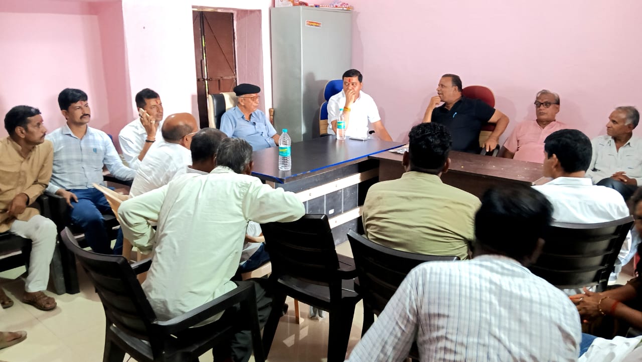  चित्तौड़गढ़ / बिनोता - जिला प्रमुख अहीर ने खाकल देव मंदिर में किए दर्शन, जनसुनवाई कर किया पौधारोपण