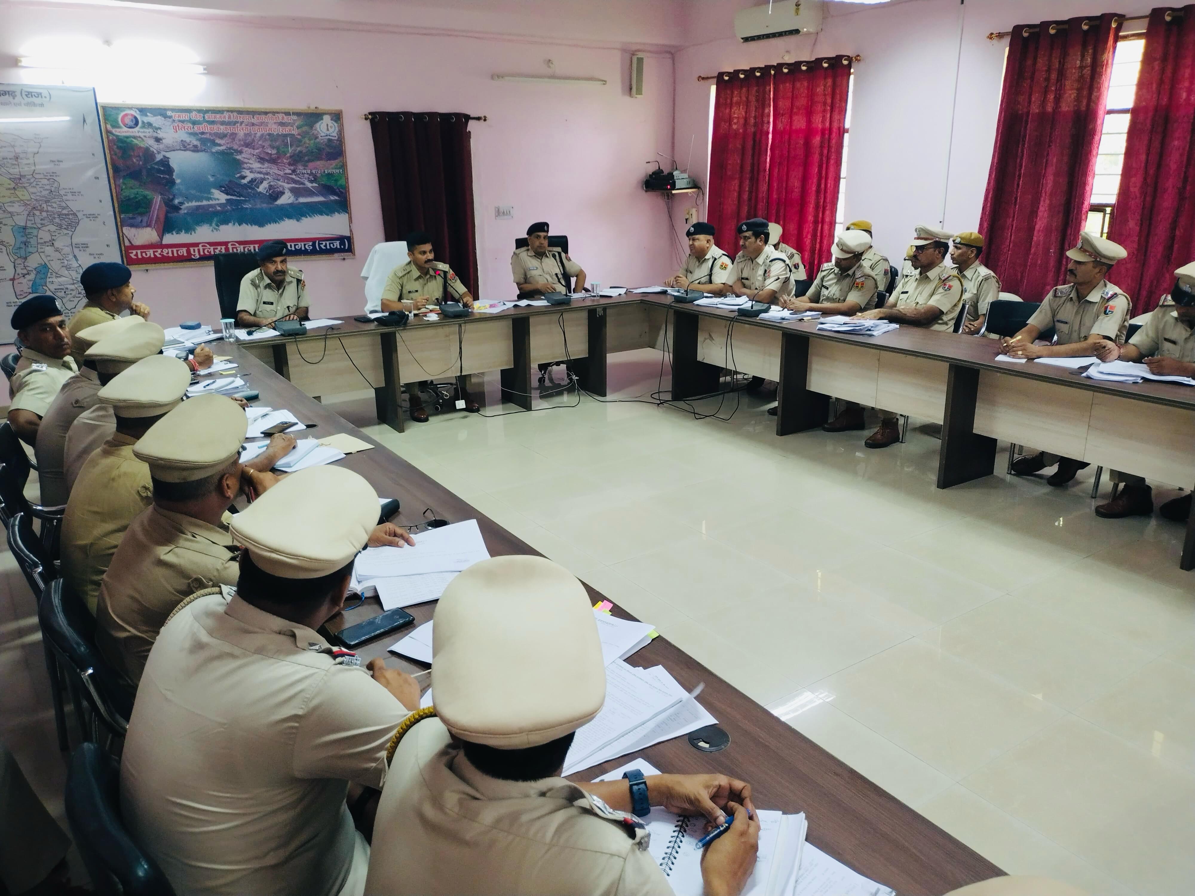 प्रतापगढ़ - जिले में अपराधों पर लगेगा लगाम, एसपी आदित्य ने क्राइम बैठक में दिए सख्त निर्देश