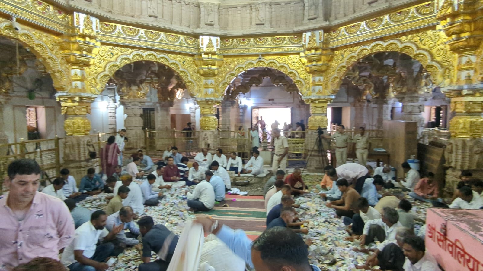 चित्तौड़गढ़ -  सांवलियाजी में भंडार के दूसरे चरण की गणना पूरी, अब तक 10 करोड़ 50 लाख का चढ़ावा निकला