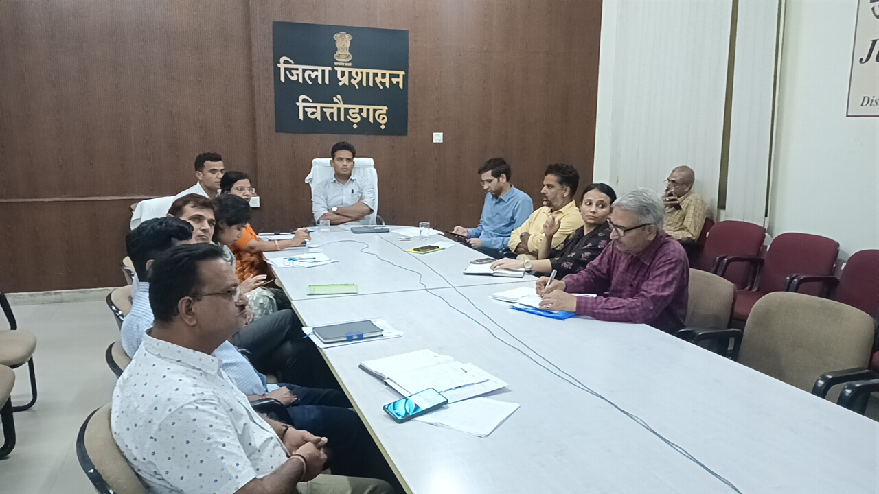 चित्तौड़गढ़ - हरियालो राजस्थान अभियान को लेकर जिला कलक्टर ने दी सख्त हिदायत, अधिकतम पौधरोपण के निर्देश