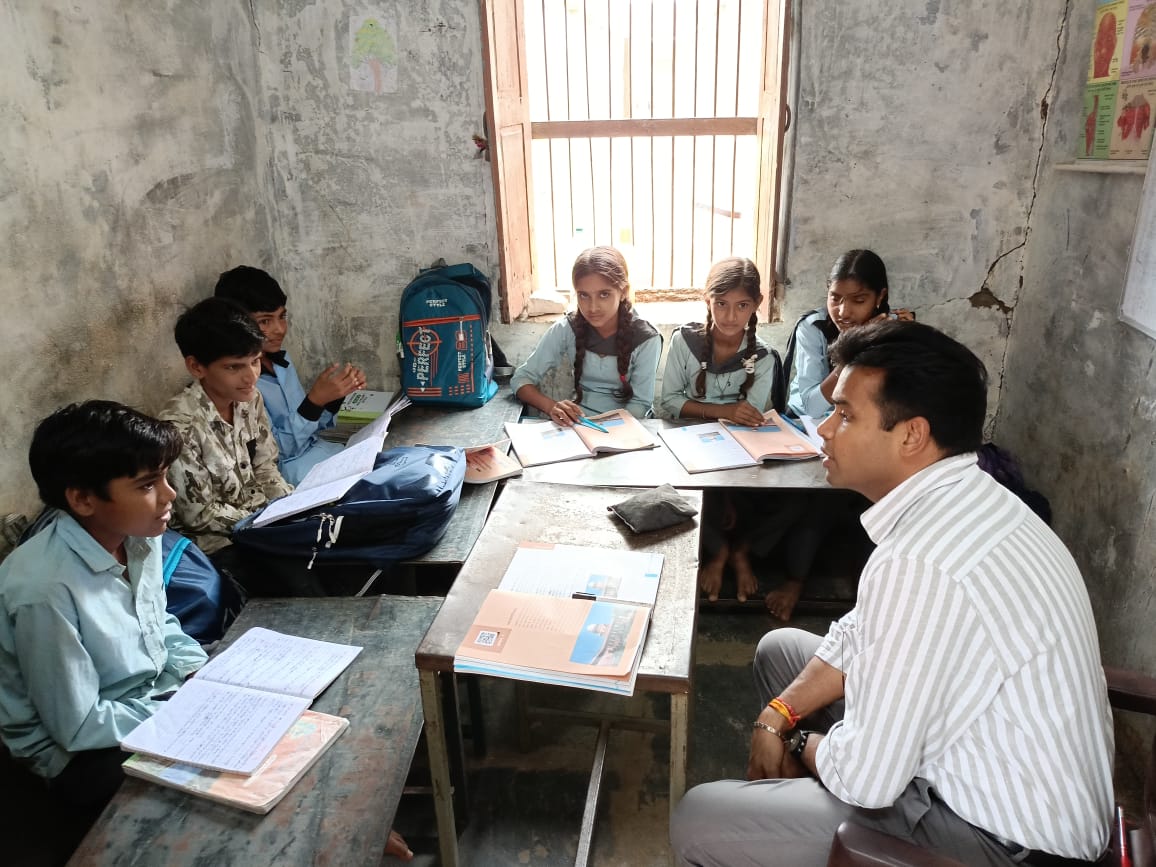  चित्तौड़गढ़ - जिला कलक्टर ने किया कई विद्यालयों का औचक निरीक्षण, जर्जर भवनों को लेकर दिए सख्त निर्देश