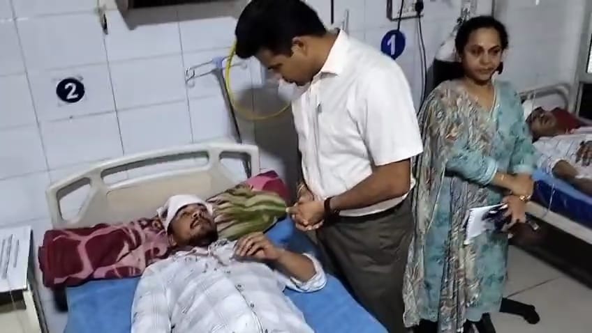चित्तौड़गढ़ - एंबुलेंस को ट्रेलर ने मारी टक्कर, रक्तदान शिविर में जा रहे 11 चिकित्साकर्मी घायल