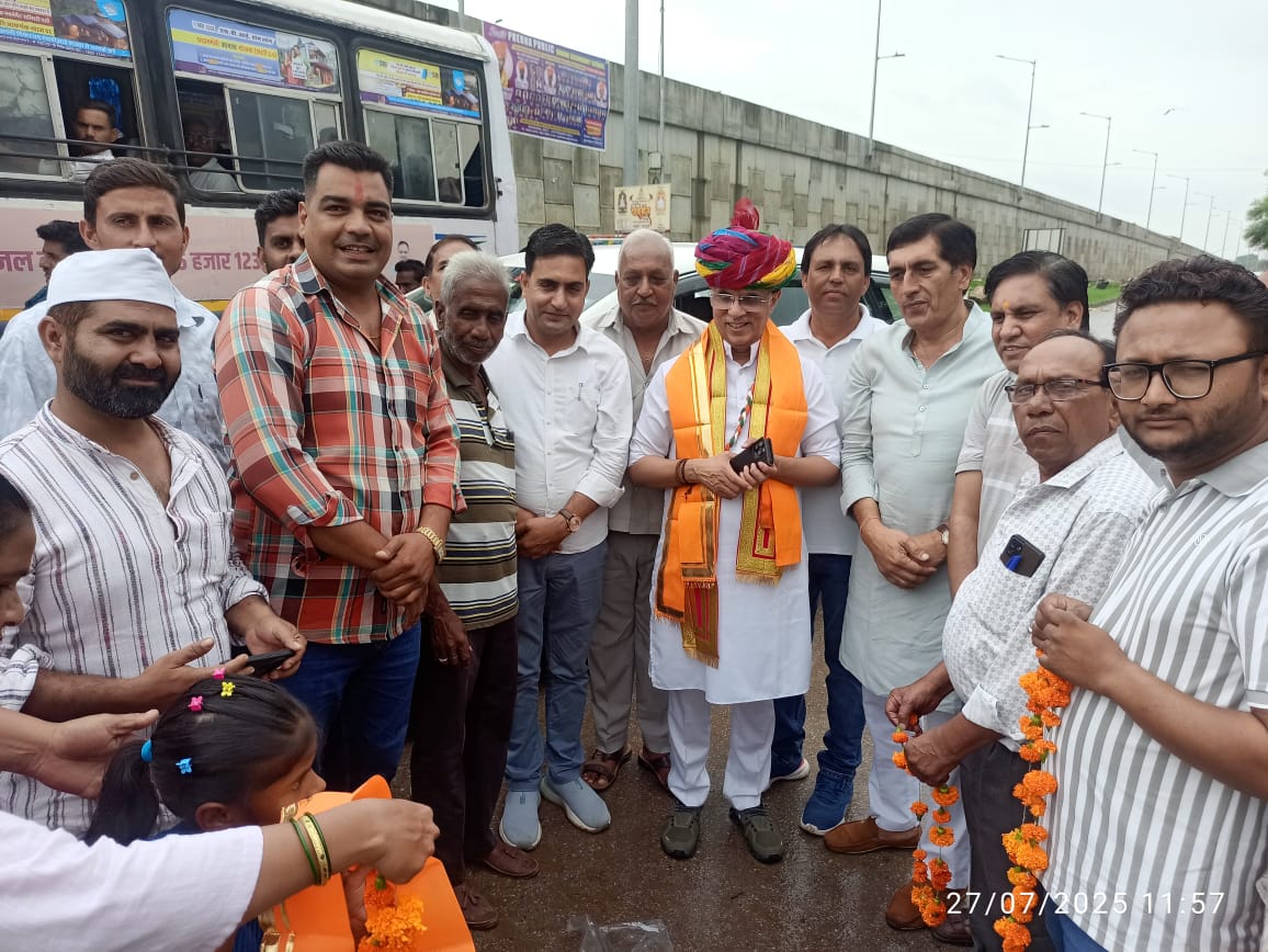 चित्तौड़गढ़ - कांग्रेस के राष्ट्रीय प्रवक्ता का कार्यकर्ताओं ने किया स्वागत।