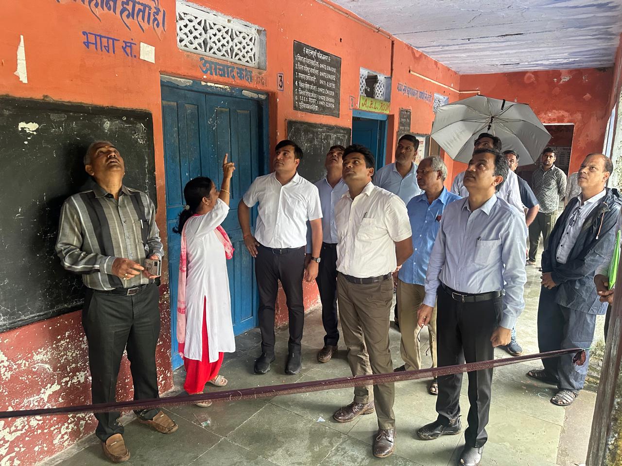 चित्तौड़गढ़ - प्रभारी सचिव ने किया अजोलिया खेड़ा विद्यालय का निरीक्षण, एक माह में शिफ्टिंग के निर्देश