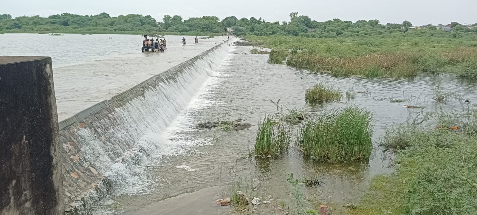  चित्तौड़गढ़ / राशमी - मातृकुंडिया बांध के पानी से तीन एनीकट लबालब,चौथा भरने के कगार पर 